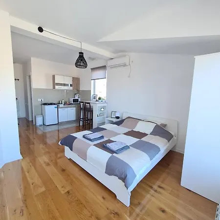Jordan - Center Apartment *